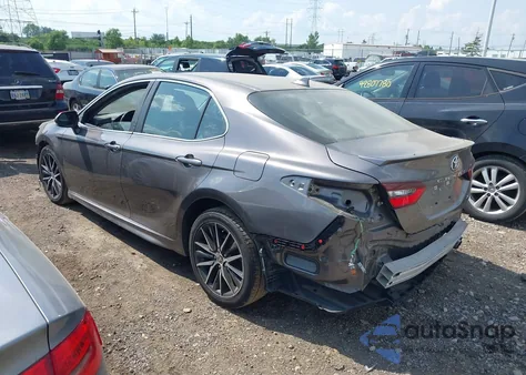 2021 Toyota Camry Se z USA, uszkodzony, nr VIN 4T1G11AKXMU411028